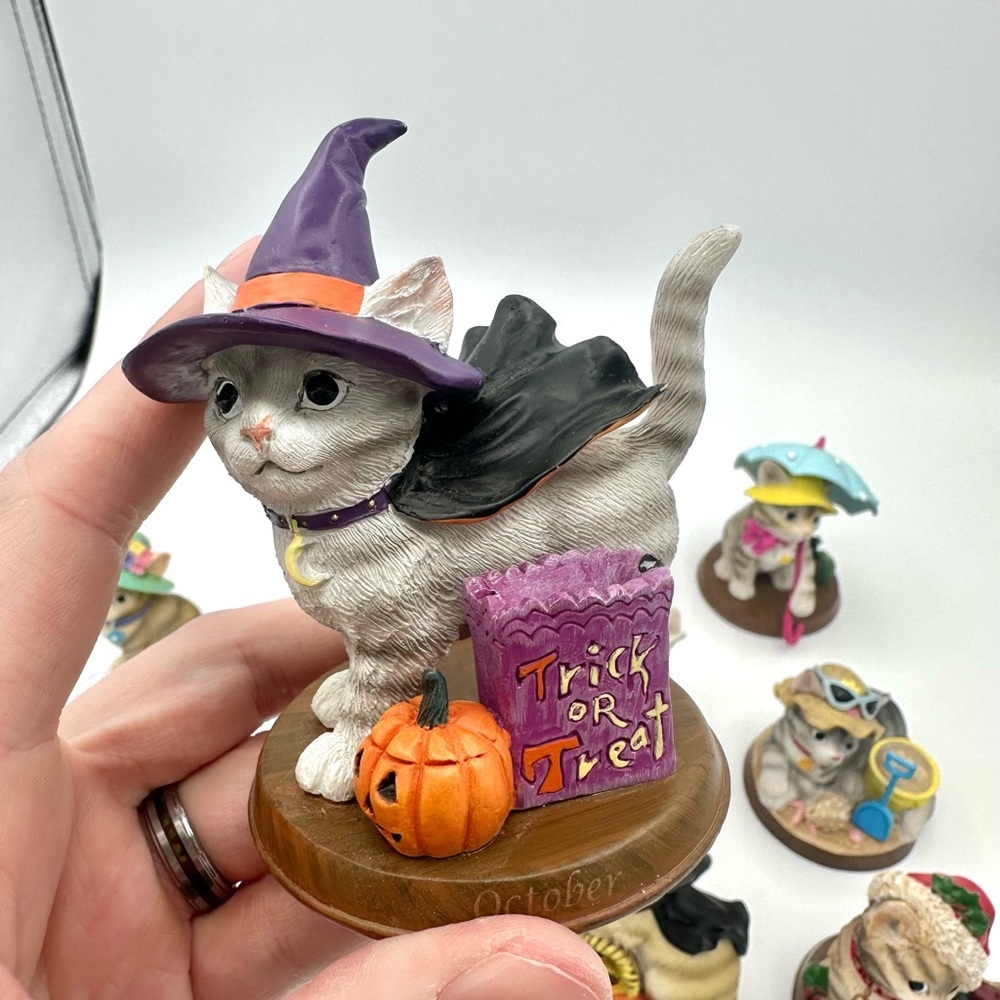 The Bradford Exchange Cat Purr-fect Perpetual Calendar Figures - Missing Jan - Picture 13 of 16